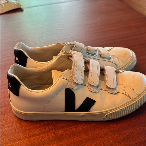 Womens Veja sneakers - Picture 2 of 7